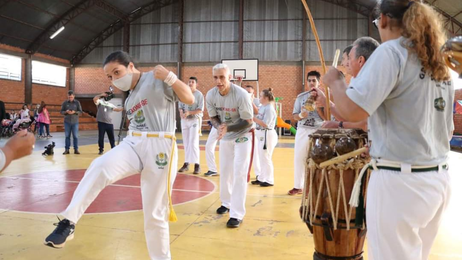Projeto envolve capoeira e ballet no contraturno escolar