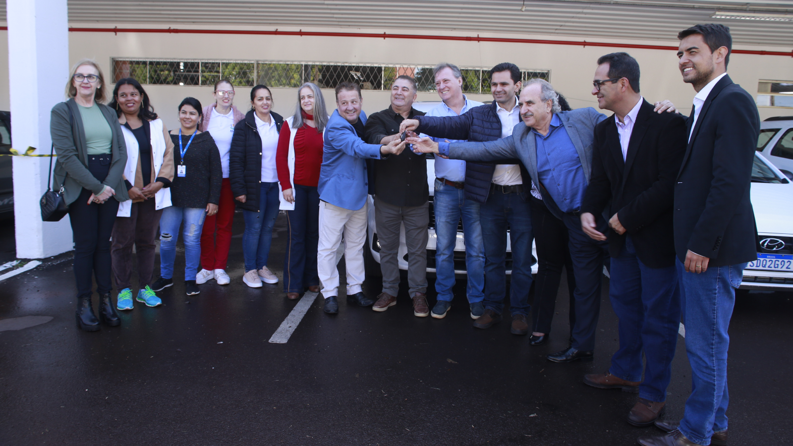 Apae de Cascavel recebe veículo zero quilômetro